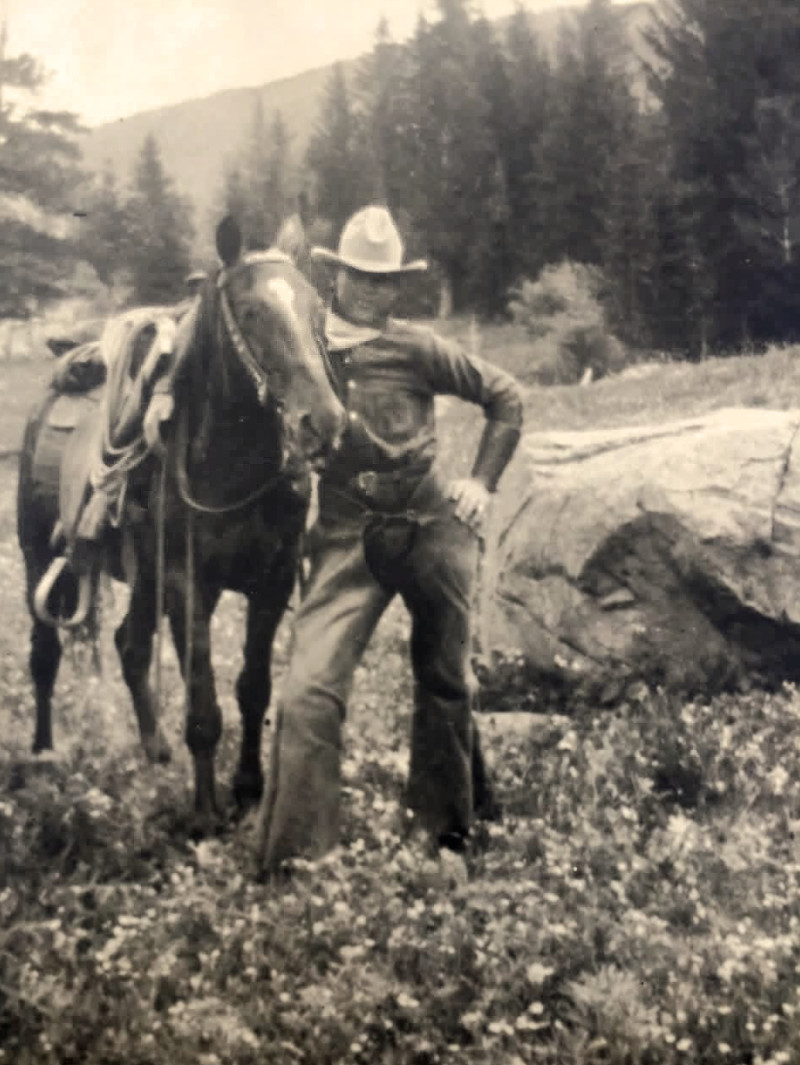 Bunch Vandenhout with horse